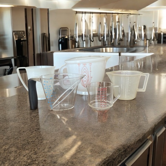 Lot of 5 plastic measuring cups - Picture 1 of 11